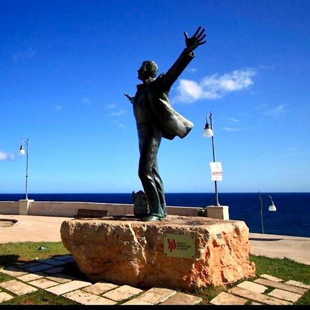 Polignano A Mare: Sulla Piazza Di Domenico Modugnoヴィラ エクステリア 写真